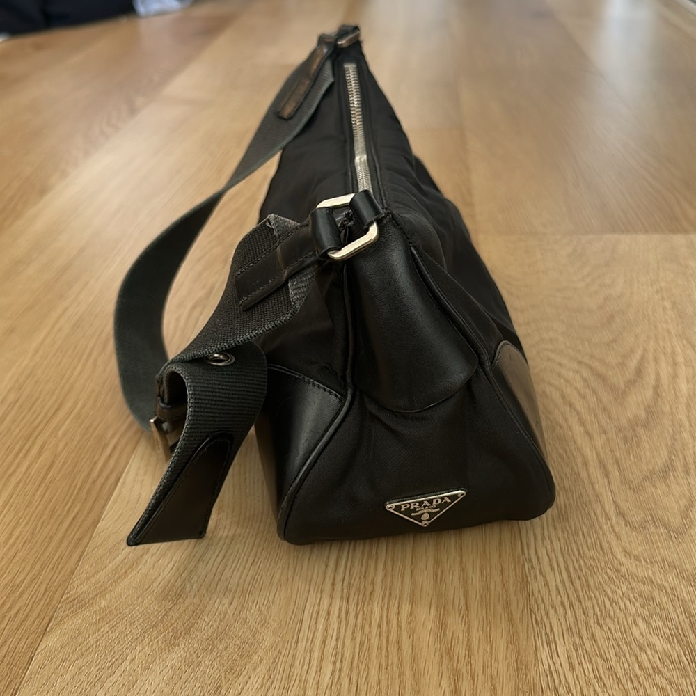 PRADA BLACK NYLON SHOULDER BAG Re-Edition 1995 - Picture 6 of 14